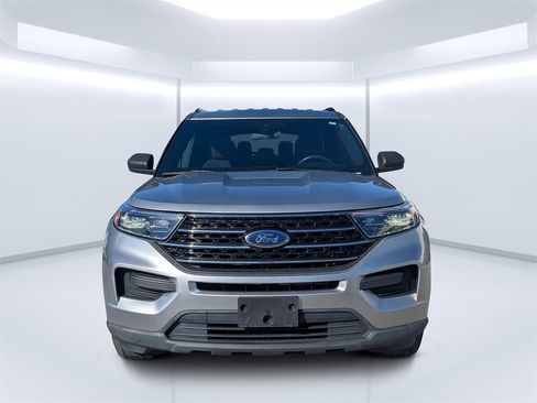 Used 2020 Ford Explorer XLT w/ Comfort Package image 8