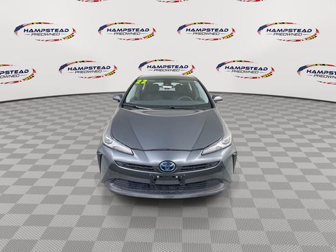 Used 2022 Toyota Prius LE FWD image 3