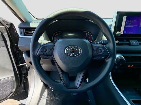 Used 2025 Toyota RAV4 XLE image 38