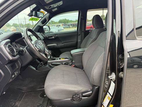 Used 2019 Toyota Tacoma TRD Off-Road AWD/4WD image 8