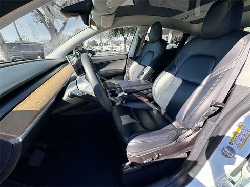 Used 2022 Tesla Model Y Long Range image 22