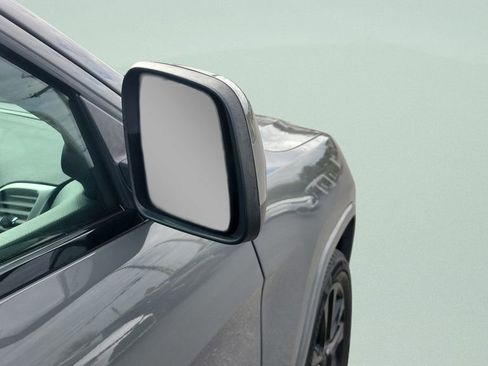 Used 2019 Jeep Grand Cherokee Altitude image 11