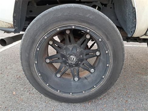 Used 2017 Toyota Tacoma SR image 5