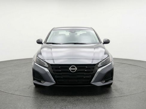 Used 2025 Nissan Altima 2.5 SV image 2
