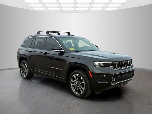 Used 2023 Jeep Grand Cherokee Overland image 3