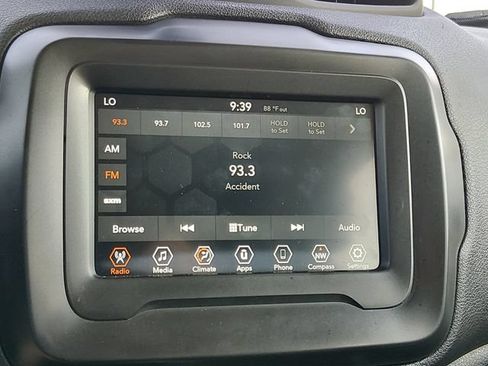 Used 2018 Jeep Renegade Altitude w/ Popular Equipment Group FWD image 17