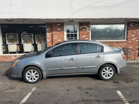 Used 2011 Nissan Sentra 2.0 SL w/ SL Special Value Pkg image 2