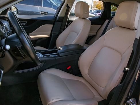 Used 2020 Jaguar F-PACE Premium image 9