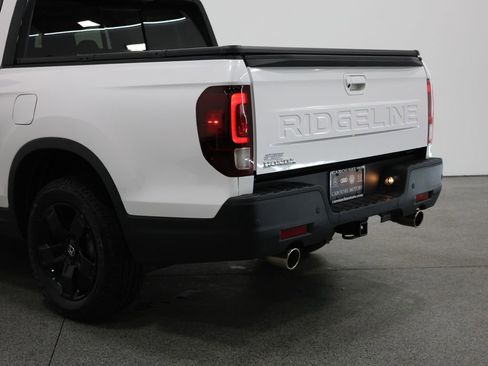 Used 2025 Honda Ridgeline Black Edition image 10