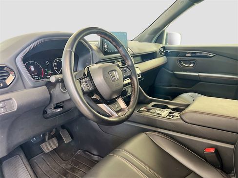 Used 2024 Honda Pilot TrailSport image 9