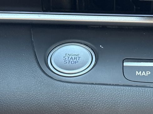 Used 2024 Hyundai Elantra Limited image 34