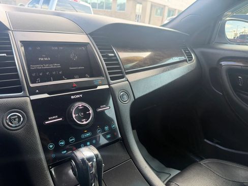 Used 2018 Ford Taurus Limited FWD image 20