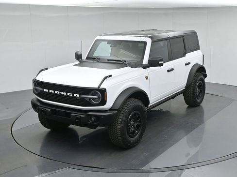 Used 2025 Ford Bronco Badlands image 37