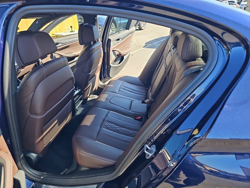 Used 2023 BMW M550i xDrive w/ Executive Package AWD/4WD image 14