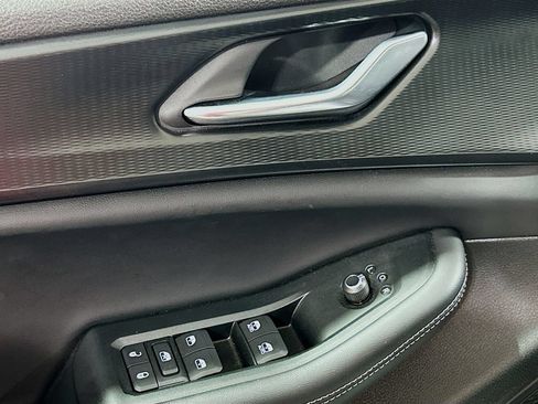 Used 2025 Jeep Grand Cherokee Altitude RWD image 15