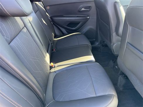 Certified 2022 Chevrolet Trax LT w/ LT Convenience Package image 7