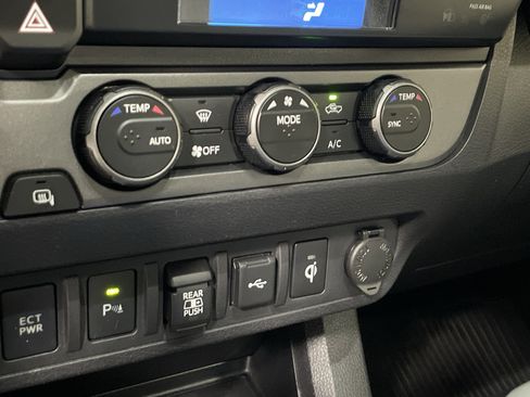 Used 2023 Toyota Tacoma TRD Sport image 29