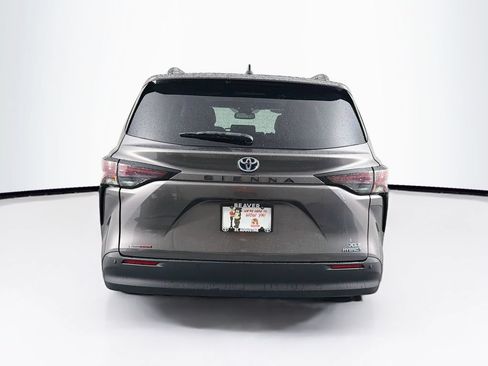 Used 2023 Toyota Sienna XLE FWD image 8