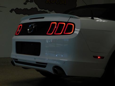 Used 2013 Ford Mustang GT Premium image 90