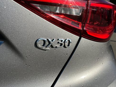 Used 2018 INFINITI QX30 AWD image 32