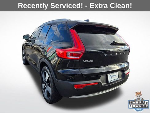 Used 2019 Volvo XC40 T4 Momentum image 6