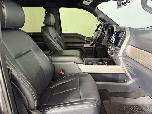 Used 2022 Ford F250 Lariat w/ Black Appearance Package AWD/4WD image 21