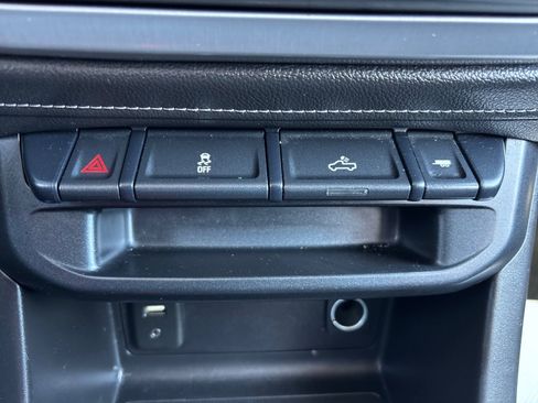 Used 2017 GMC Canyon SLE image 32