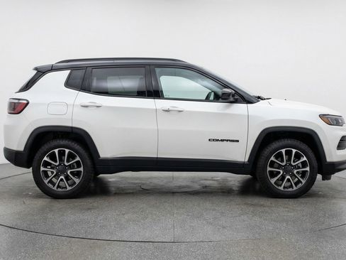Used 2025 Jeep Compass Trailhawk AWD/4WD image 11