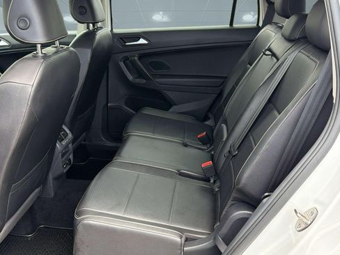 Used 2021 Volkswagen Tiguan SE FWD image 14