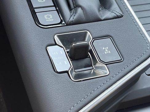 Used 2025 Lexus GX 550 w/ Accessory Package (Z1) AWD/4WD image 39