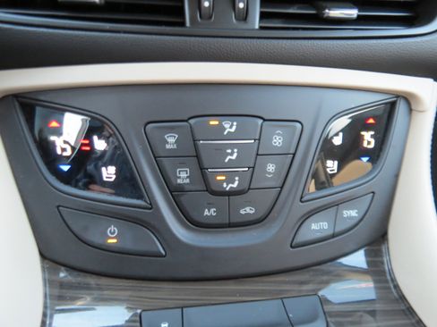 Certified 2020 Buick Envision Premium w/ Driver Confidence Package AWD/4WD image 24
