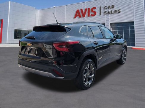 Used 2025 Chevrolet Trax LT w/ LT Convenience Package FWD image 6
