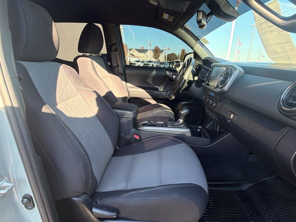 Used 2022 Toyota Tacoma TRD Sport w/ Technology Package RWD image 43