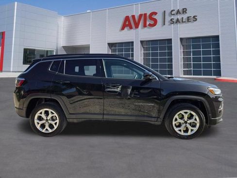 Used 2025 Jeep Compass Latitude w/ Sun & Sound Group AWD/4WD image 5