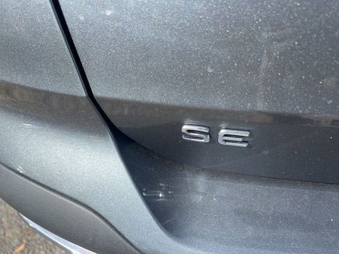 New 2025 Volkswagen Taos SE image 9