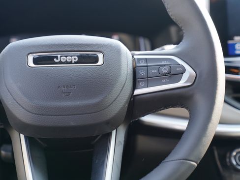 Used 2025 Jeep Compass Limited w/ Elite Group AWD/4WD image 19