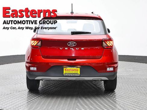 Used 2025 Hyundai Venue SEL FWD image 11