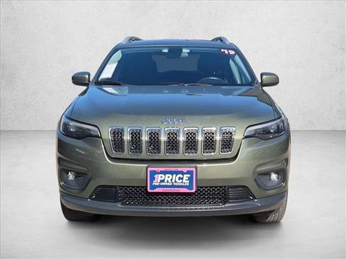 Used 2019 Jeep Cherokee Latitude w/ Cold Weather Group AWD/4WD image 2