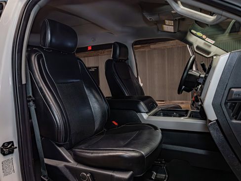 Used 2019 Ford F350 Lariat image 26