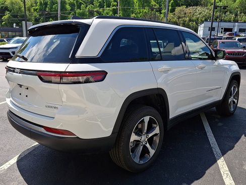 New 2026 Jeep Grand Cherokee Limited AWD/4WD image 3