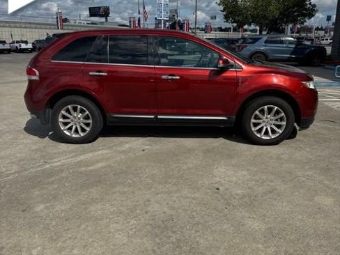 Used 2014 Lincoln MKX FWD w/ Equipment Group 101A image 2