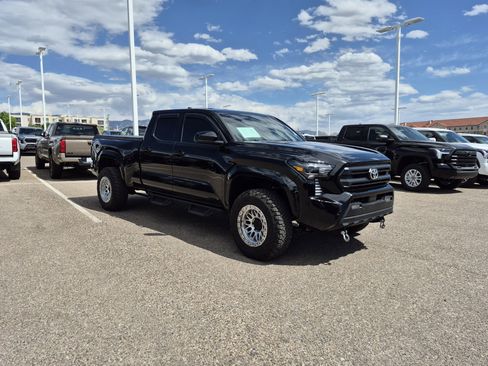 Used 2025 Toyota Tacoma SR5 AWD/4WD image 7