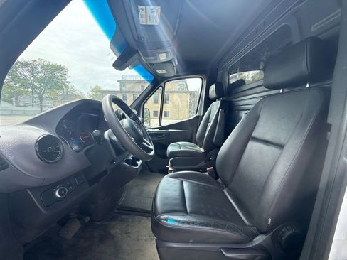 Used 2023 Mercedes-Benz Sprinter 2500 image 14