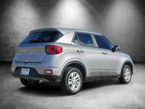 New 2026 Hyundai Venue SE image 3