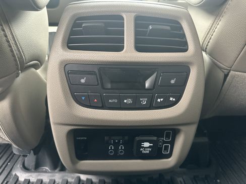 Used 2021 Honda Pilot Touring image 17