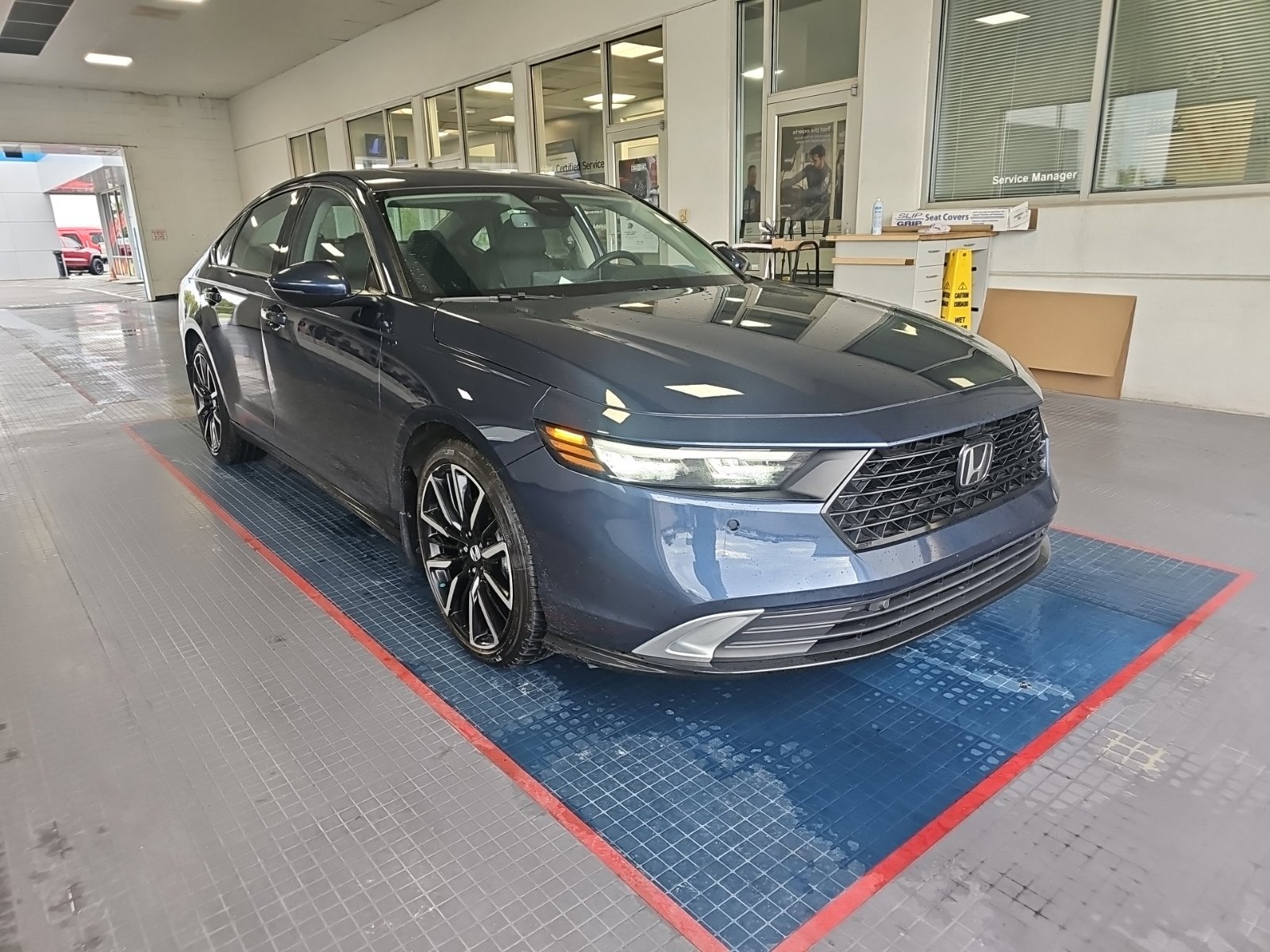 Used 2024 Honda Accord Touring image 2