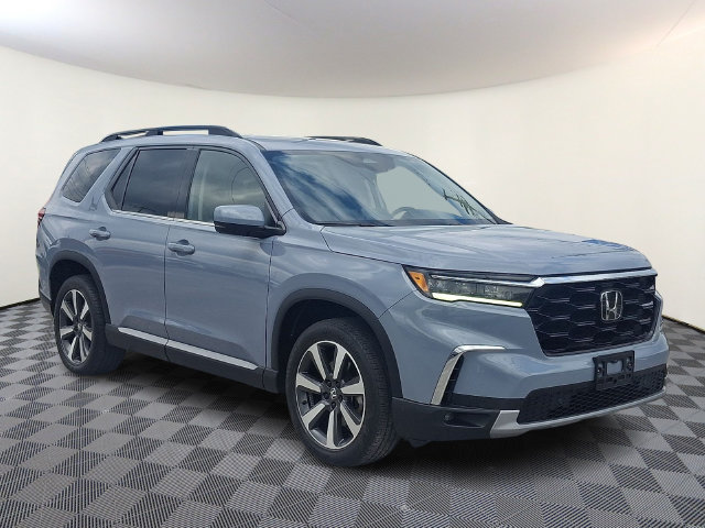 Used 2023 Honda Pilot Touring image 1