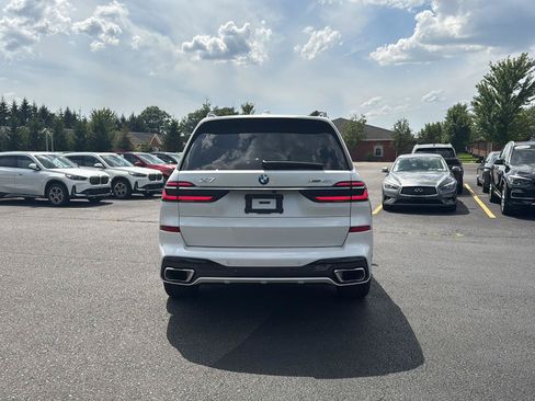 Used 2024 BMW X7 xDrive40i w/ M Sport Package AWD/4WD image 4