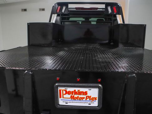 Used 2024 Chevrolet Silverado 3500 LT w/ Convenience Package image 9