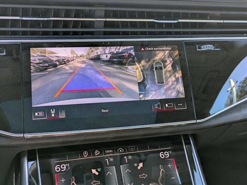 Used 2023 Audi Q8 Premium Plus image 12